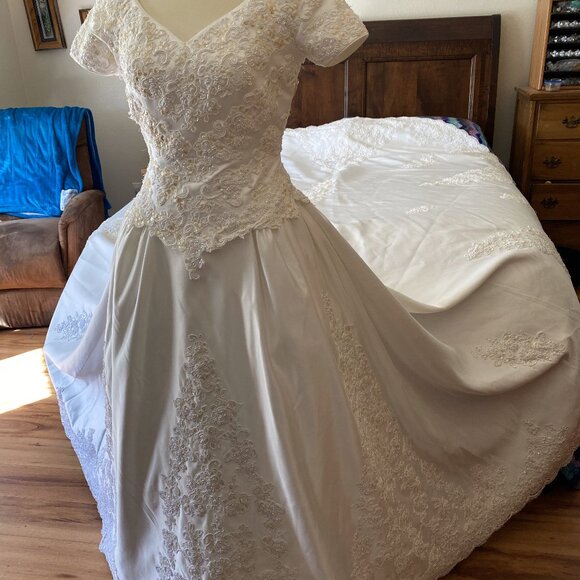 1) Wedding Gown: The Longest Train - Picture 6 of 16